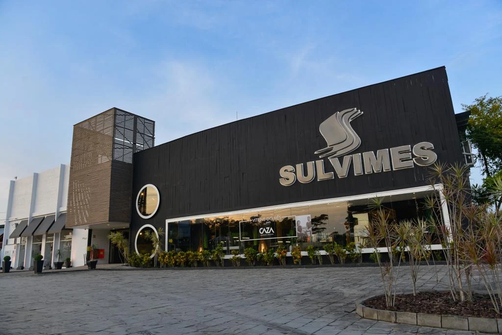 Fachada da loja Sulvimes em Gaspar, na Rodovia Jorge Lacerda